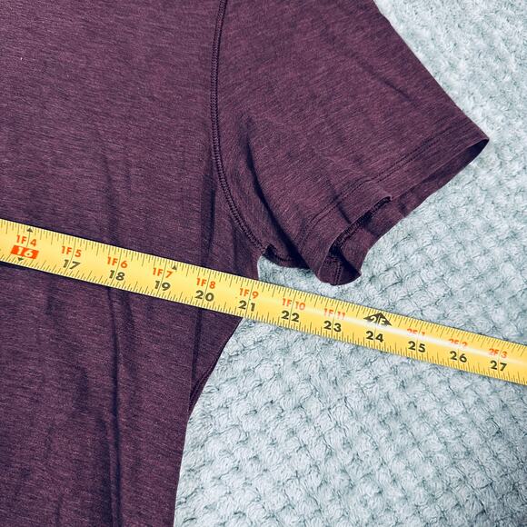 LULULEMON Dark Maroon Short Sleeve Activewear Tshirt Mens M Fitted Light - Picture 4 of 6